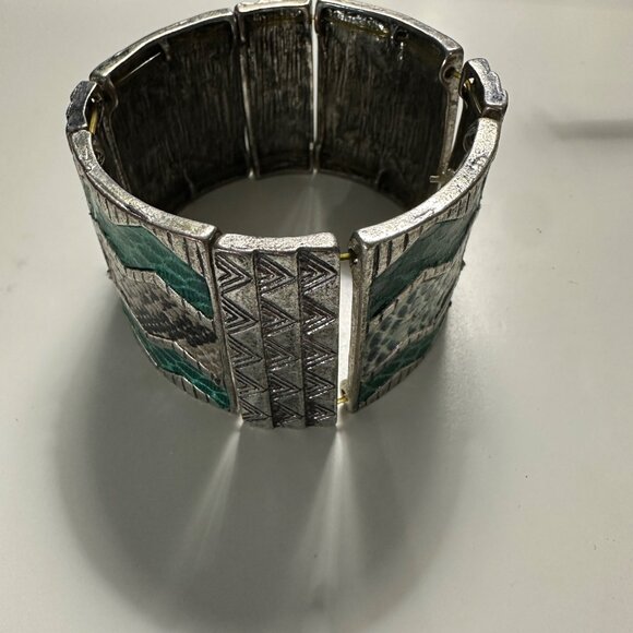 Unbranded silver tone with faux animal print inserts stretch cuff bracelet - Picture 3 of 5